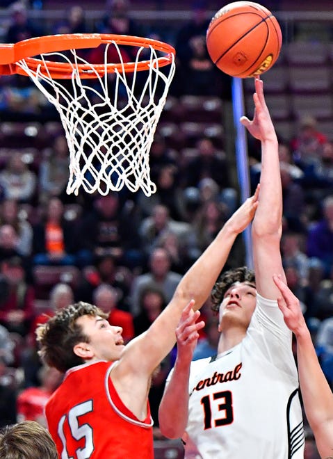 Central York’s Ben Rill, right, takes the ball to the basket while Parkland’s Luke Spang defends during PIAA Class 6A boys’ basketball championship action at Giant Center in Hershey, Saturday, March 23, 2024. Central York would win the game 53-51. (Dawn J. Sagert/The York Dispatch)