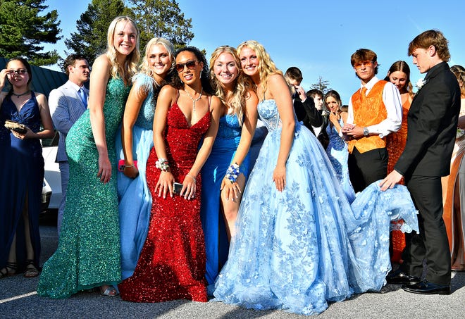 Students and their guests arrive for Red Lion Area Senior High School’s prom at Wisehaven Event Center in Windsor Township, Saturday, May 6, 2023. Dawn J. Sagert photo